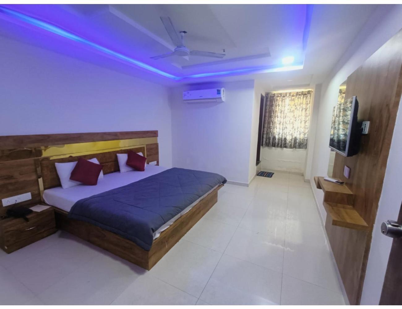Hotel Paradise, Naroda 아흐메다바드 외부 사진