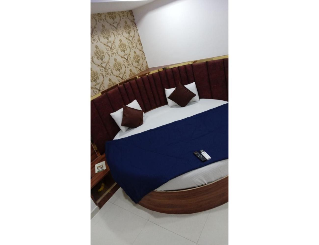 Hotel Paradise, Naroda 아흐메다바드 외부 사진