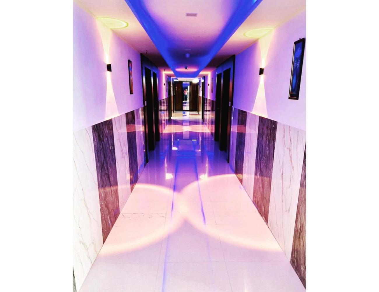Hotel Paradise, Naroda 아흐메다바드 외부 사진