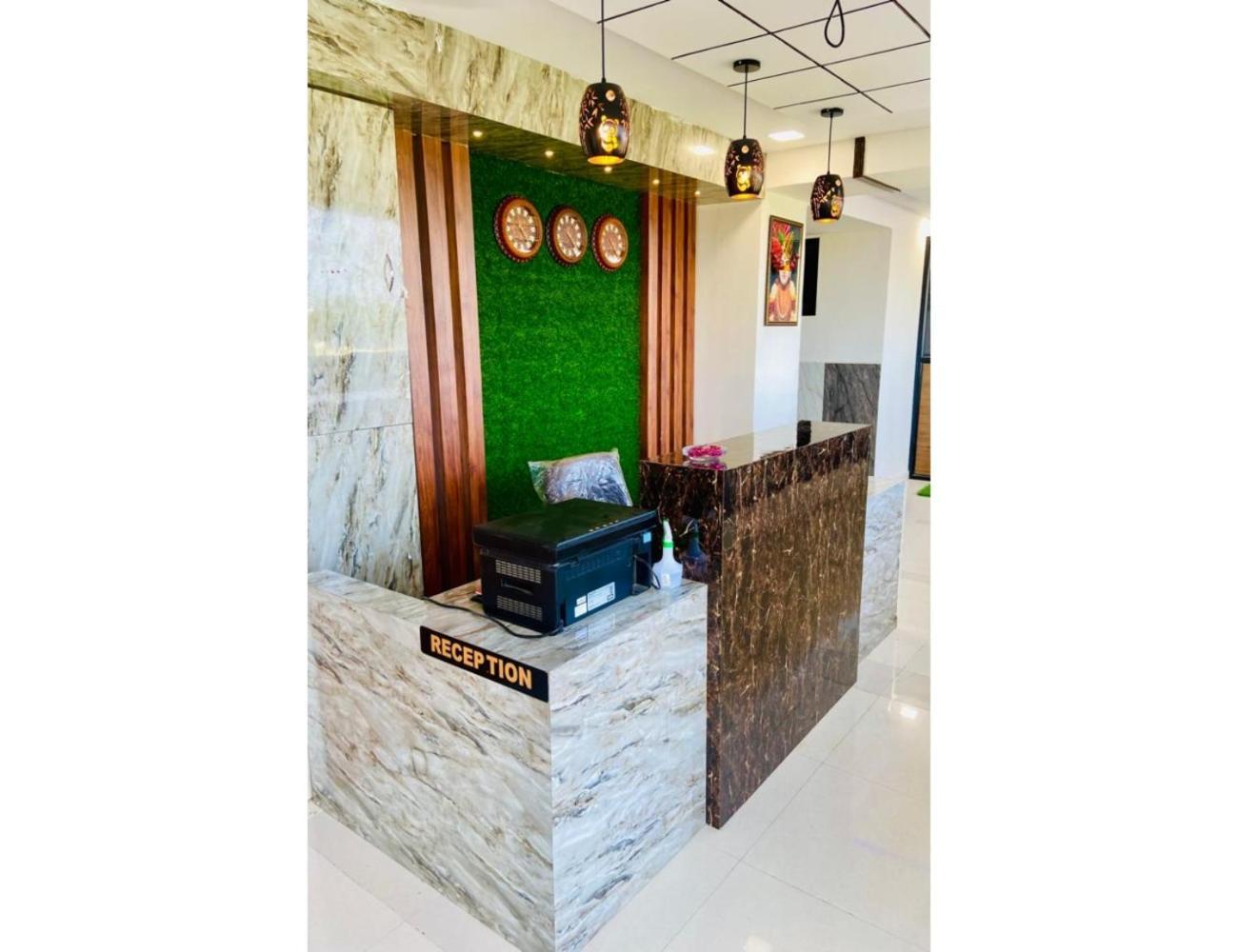 Hotel Paradise, Naroda 아흐메다바드 외부 사진