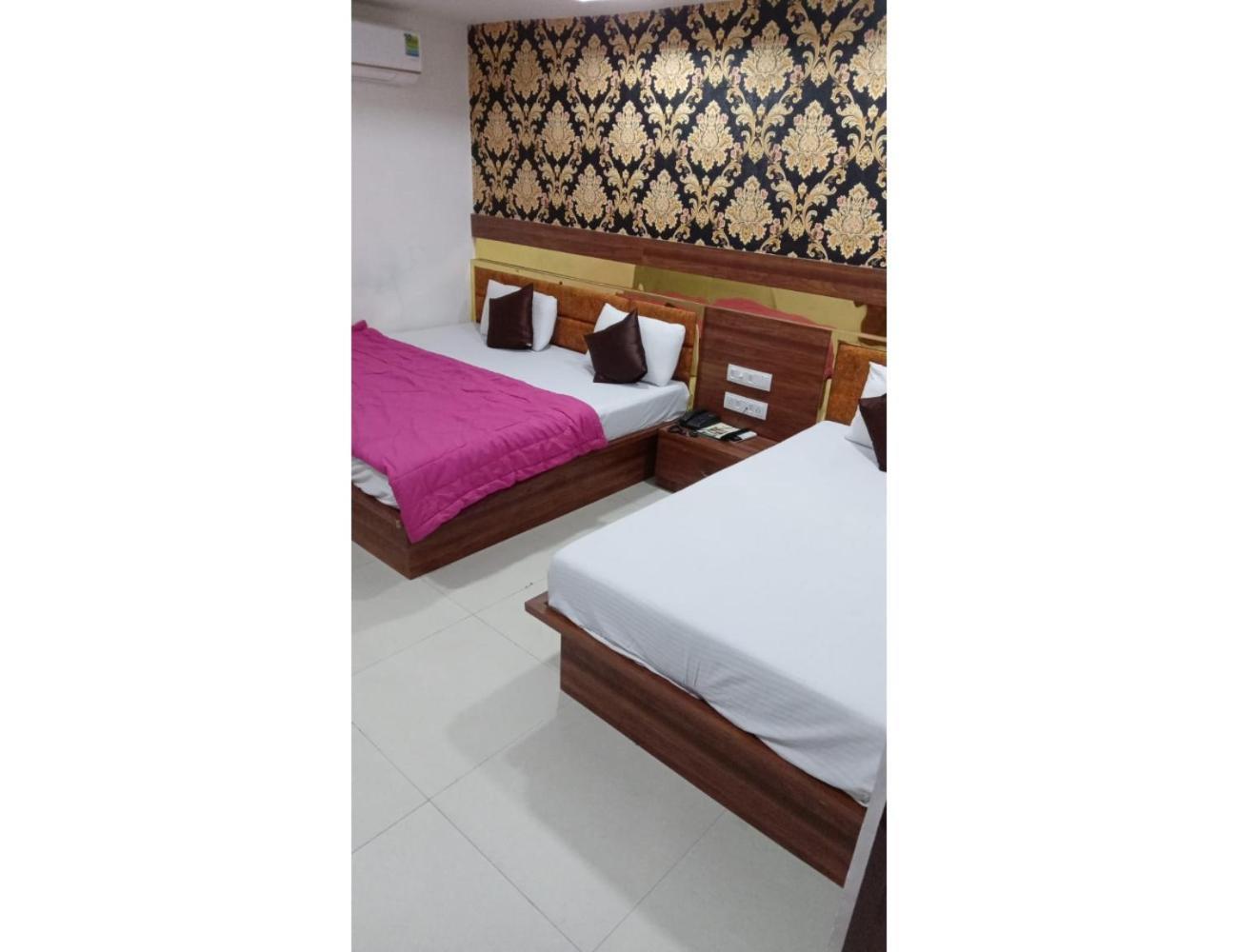 Hotel Paradise, Naroda 아흐메다바드 외부 사진