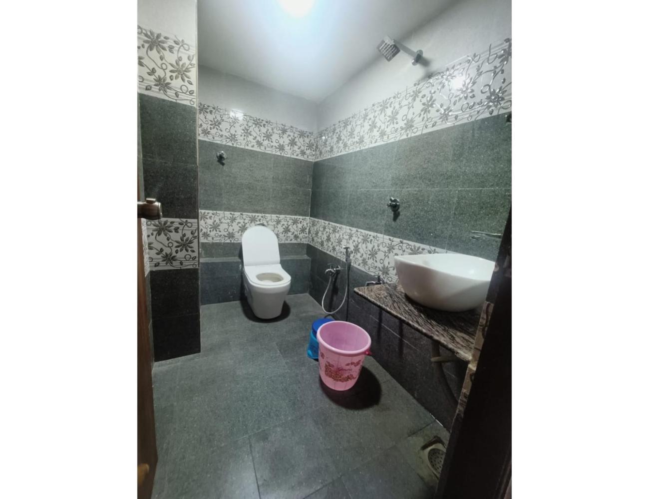 Hotel Paradise, Naroda 아흐메다바드 외부 사진